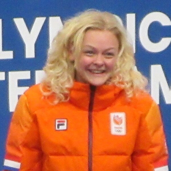 Xandra Velzeboer