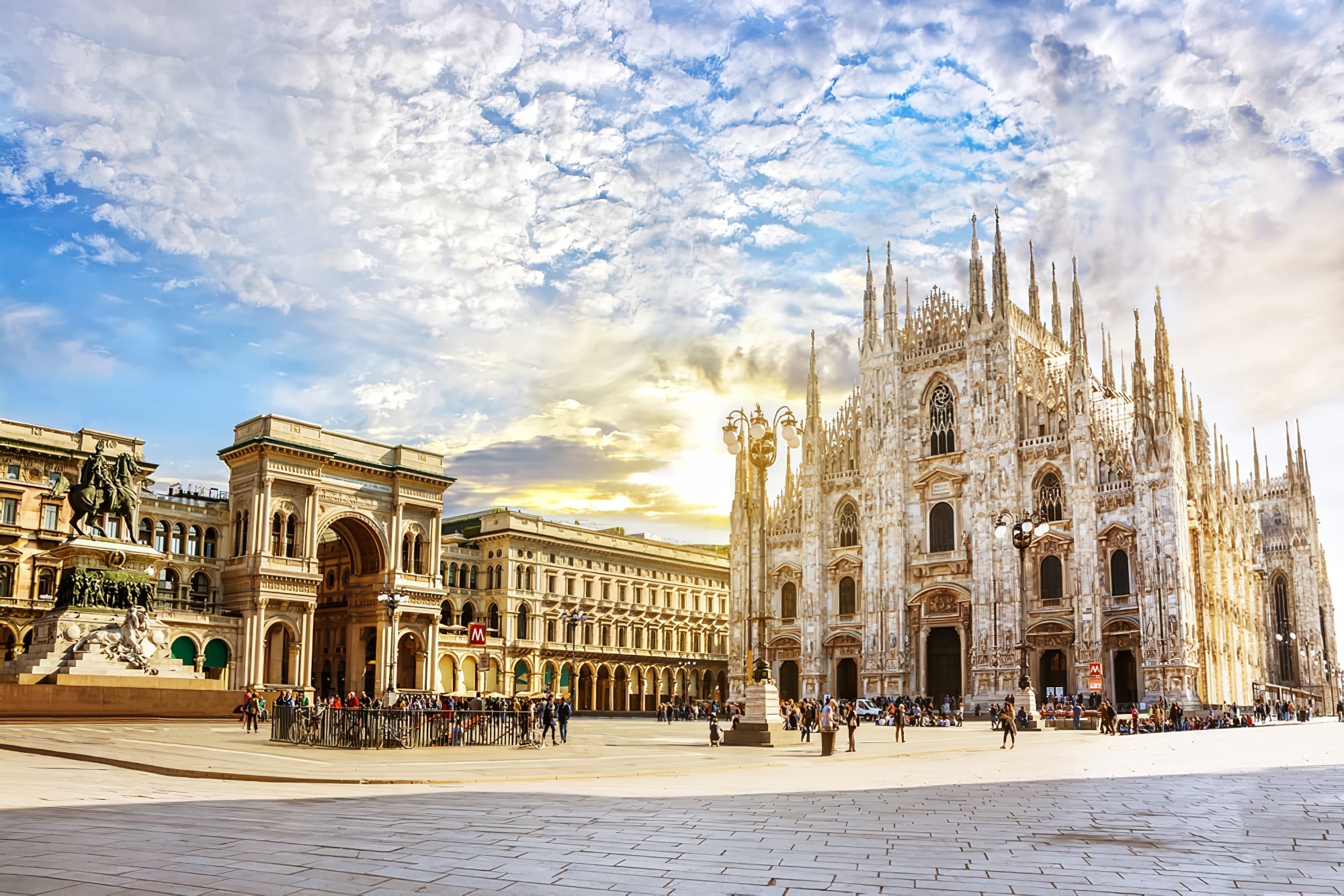 Milan — Piazza del Duomo